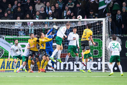 Kamp i Hammarbys straffområde vid hörna där Lars Saetra