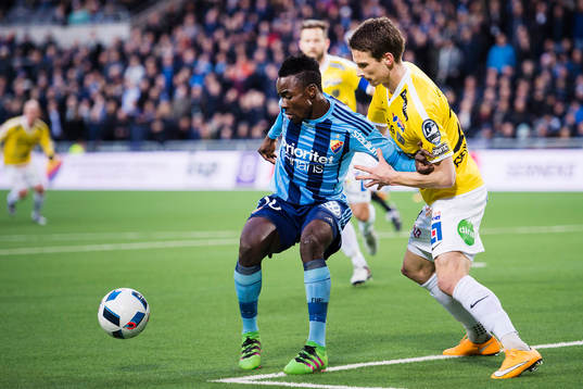 Djurgårdens Sam Johnson mot Falkenbergs Thomas Juel-Nielsen