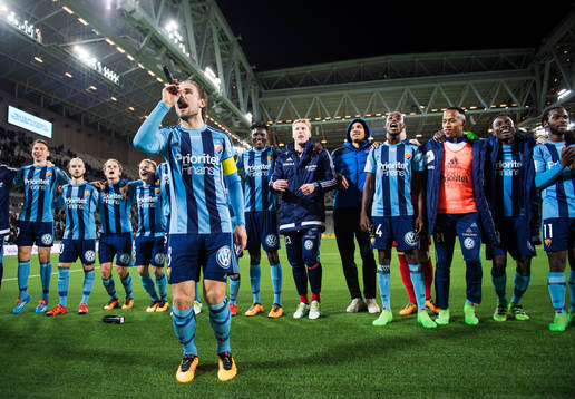 Djurgårdens Kevin Walker jublar med publiken