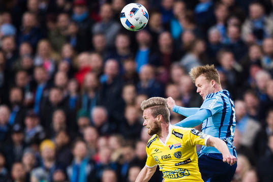 Djurgårdens Elliot Käck och Falkenbergs Akseli Pelvas