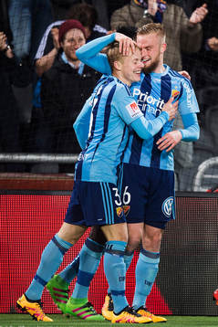Djurgårdens Elliot Käck och Alexander Faltsetas jublar