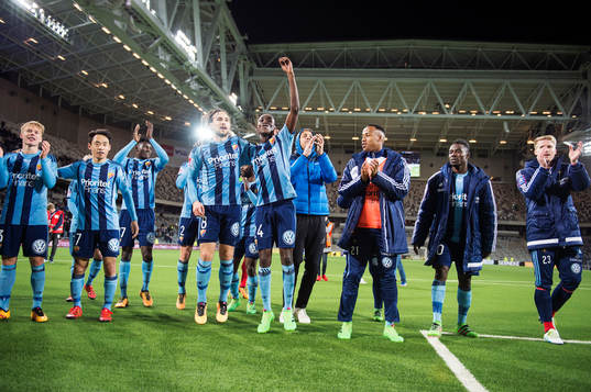 Djurgårdens spelare med Kevin Walker och Philana Tinotenda