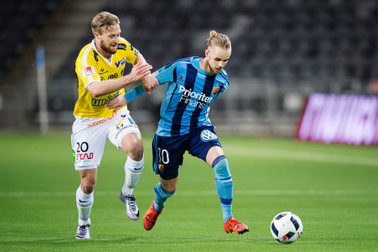 Falkenbergs Akseli Pelvas och Djurgårdens Daniel Berntsen
