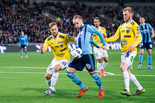 Djurgårdens Daniel Berntsen utmanar Falkenbergs Akseli
