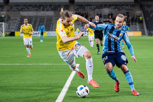 Falkenbergs Tobias Karlsson och Djurgårdens Daniel Berntsen
