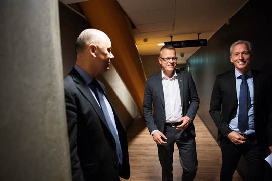 Niklas Bodell, presschef, Jan Andersson och Svenska