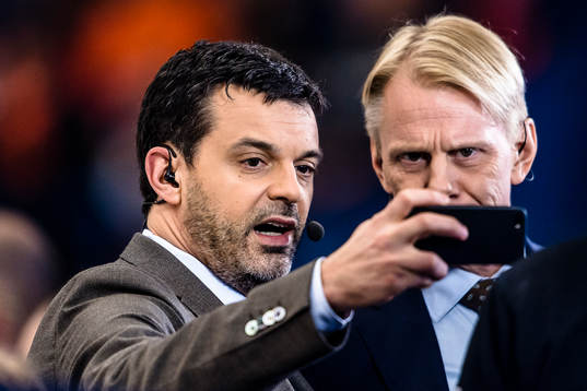 Cmore kommentatorer Tommy Åström och Niklas Wikegård tar