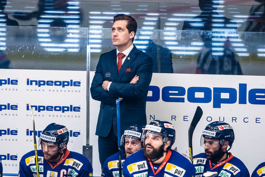 Växjös tränare Sam Hallam