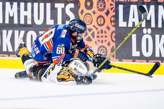 Växjös Erik Josefsson i kami med Skellefteås Janne