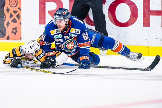 Växjös Erik Josefsson i kami med Skellefteås Janne