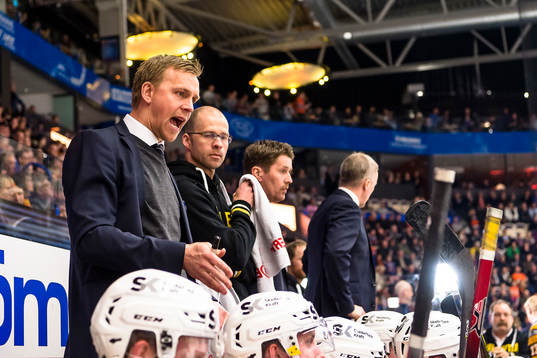 Skellefteås tränare Bert Robertsson skriker