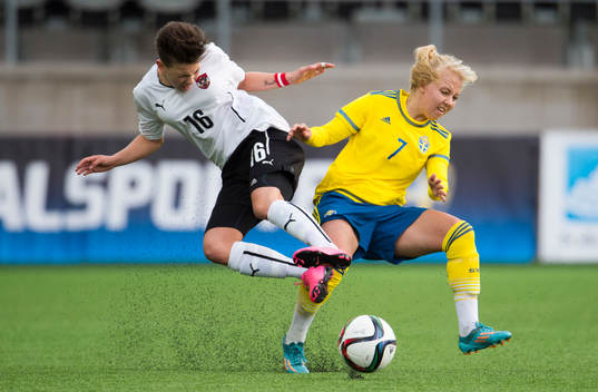 Bläddra bland fler bilder av Fotboll, Dam, EM-kval F19, Österrike - Sverige