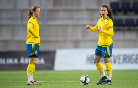 Sveriges Amanda Persson och Loreta Kullashi