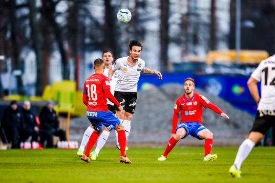 Örebros Nordin Gerzic och Helsingborgs Jordan Larsson och