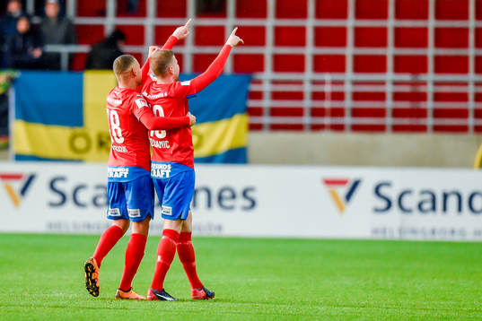 Helsingborgs Viktor Nilsson och Darijan Bojanić jublar