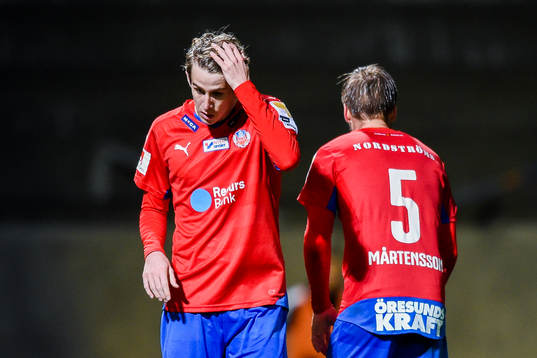 Helsingborgs Adam Eriksson och Johan Mårtensson  deppar