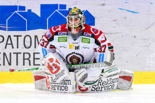 Frölundas målvakt Johan Gustafsson på uppvärmningen