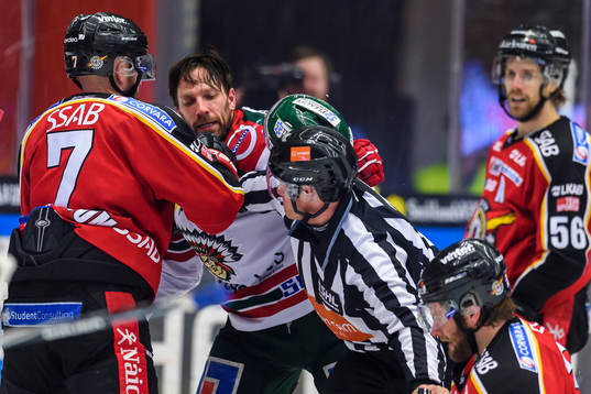Luleås Jan Sandström och Frölundas Joel Lundqvist  i