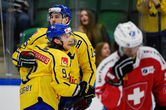 Sveriges Mattias Tedenby jublar med Mattias Sjögren