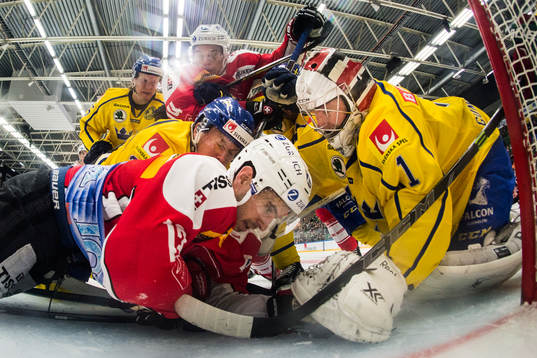 Bläddra bland fler bilder av Ishockey, Euro Hockey Challenge, Sverige - Schweiz