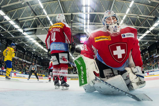 Schweizs målvakt Luca Boltshauser deppar