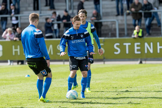 Halmstads Fredrik Olsson före fotbollsmatchen i Superettan