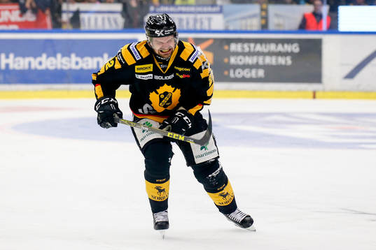 Skellefteås Janne Pesonen grinar illa