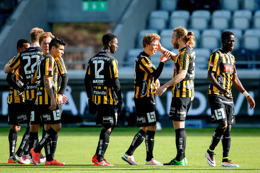 Häckens Adam Andersson jublar