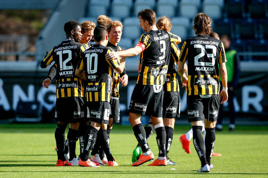 Häckens Adam Andersson jublar