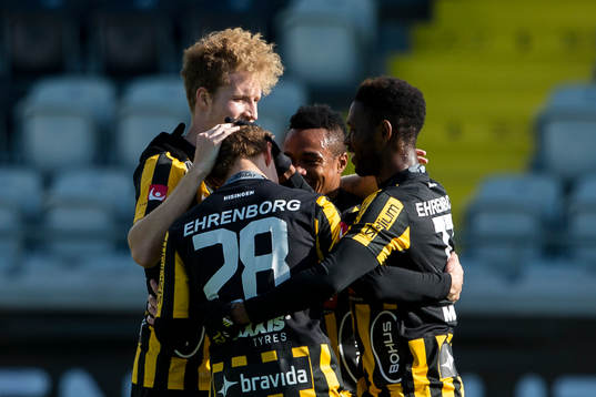 Häckens Adam Andersson kramas om av Samuel Gustafson,
