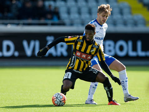 Häckens Mohammed Abubakari  före Norrköpings Christoffer