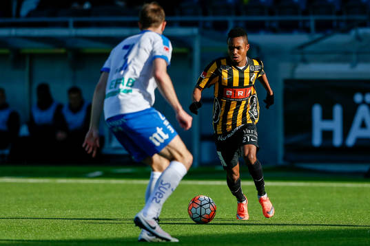 Häckens Nasiru Mohammed och Norrköpings Jon Gudni Fjoluson