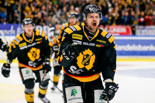 Skellefteås Janne Pesonen jublar