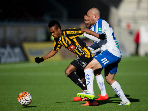Häckens Nasiru Mohammed mot Norrköpings Daniel Sjölund