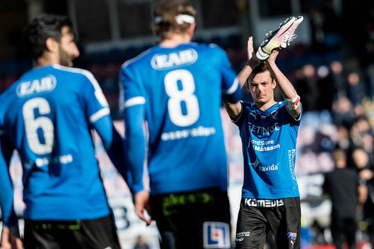 Halmstads Sead Haksabanovic tackar publiken