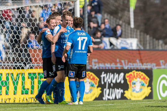Halmstads spelare jublar