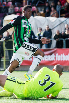 GAIS Luther Singh och Athletics målvakt Joshua Wicks