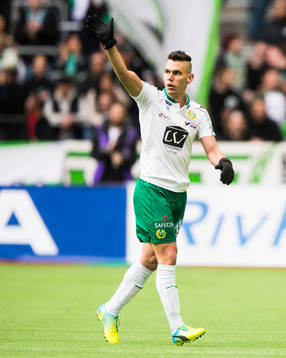 Hammarbys Alexssander Medeiros de Azeredo tackar publiken
