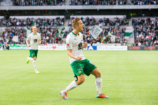 Hammarbys Erik Israelsson jublar