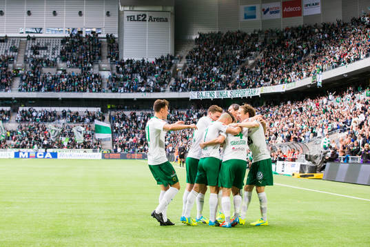 Hammarbys spelare jublar