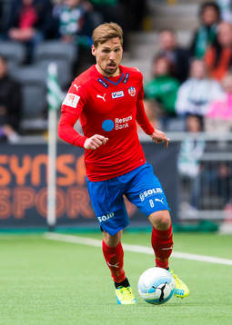 Helsingborgs Martin Christensen med bollen