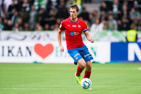 Helsingborgs Frederik Helstrup med bollen