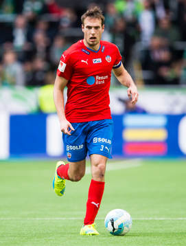 Helsingborgs Frederik Helstrup med bollen