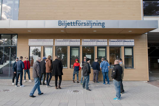 Biljettförsäljning före fotbollsmatchen i Allsvenskan