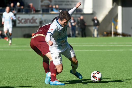 Gefles Simon Skrabb faller