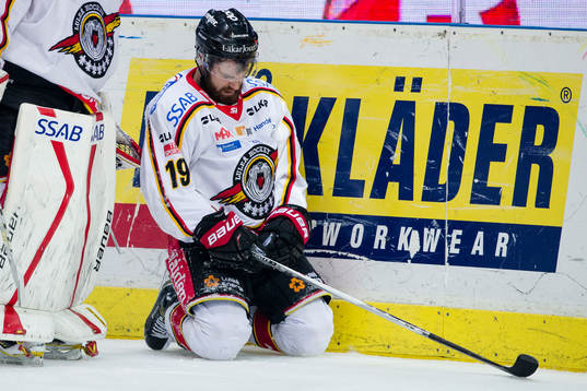 Luleås Jacob Lagace liggande