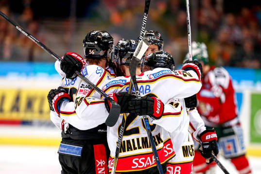 Luleås Jonathan Sigalet jublar