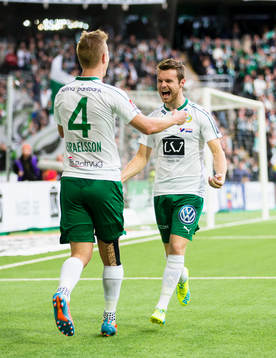 Hammarbys Erik Israelsson gör 5-1 och gratuleras av Måns