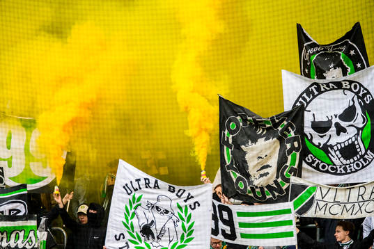 Gula rökbomer i Hammarbys klack