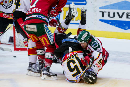 Frölundas Mats Rosseli Olsen brottar ned Luleås Christian